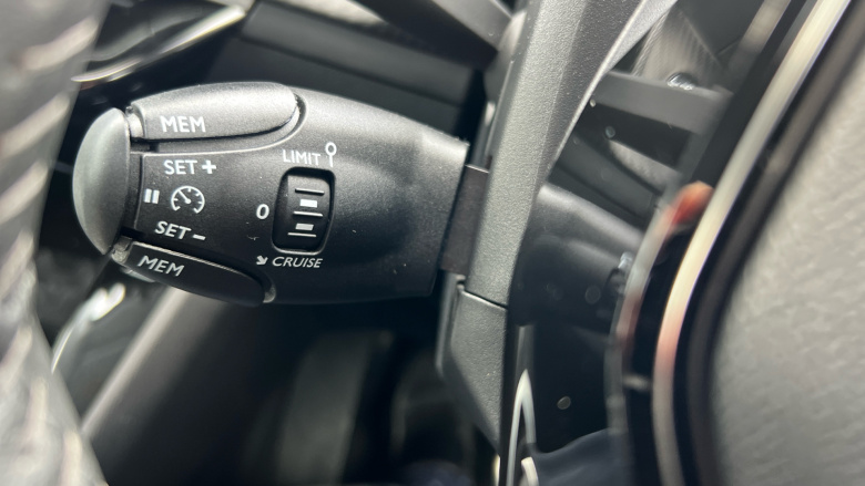 Peugeot 208 1.2 PureTech 100 Allure Premium + 5dr Petrol Hatchback